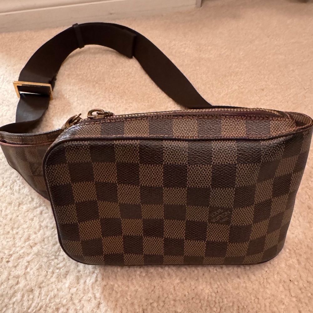Louis Vuitton Damier sling bag